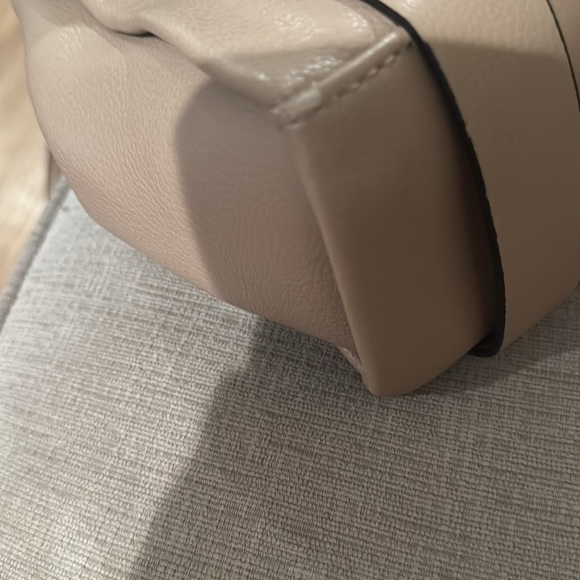 Stylish Tan Handbag with Multicolor Accents - Picture 6 of 7